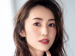 オバサンの典型 ブルドック顔 頬のたるみをとるトレーニング法とは 美的 com 裏技ビューティー 日本のメイク ビューティーアドバイス