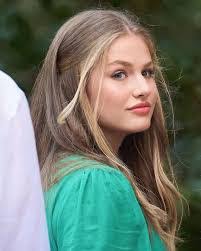 Karalee Evenson's Instagram, Twitter & Facebook