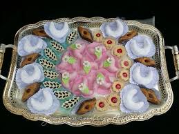 Epingle Par Mima Art Sur حلويات الافراح Doces Finos Para Casamento Corne De Gazelle Tcharek Msaker Et Gateau Algerien