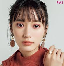 中山友恵さんの単色アイシャドウ塗り比べ ディープベリー 赤みカラーの主流は赤 紫へ 単色アイシャドウ アイシャドウ エレガンスクルーズ