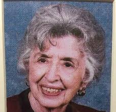 Malvina Moore's Instagram, Twitter & Facebook