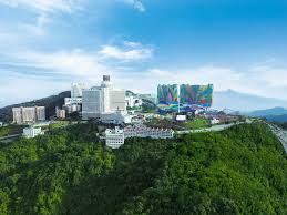 Extremely popular among visitors by virtue of having the cheapest rates, the hotel sits above the first world. First World Hotel Pahang Malaysia Photo Gallery Funny Buildings