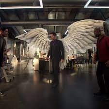Así que dennis haysbert tendrá un papel importante en la temporada 5 de lucifer al interpretar a dios, por lo que las chispas desde ahora se pueden notar para los próximos episodios. Lucifer Temporada 5 Parte 2 De Esta Forma Michael Planea En Convertirse En Dios Para Destruir A Lucifer Vader Series