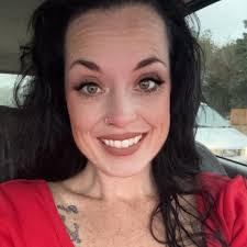 Heather Raburn's Instagram, Twitter & Facebook