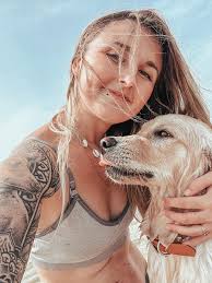 Hello here ! We are French, from Bordeaux and love following Golden's  adventures all over the world. This is Honey, she's 6 and a half months  old, and she's definitely my canine