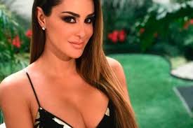 La actriz ninel conde encendió las redes sociales tras publicar imágenes de ella en la playa, donde está pasando unos días de vacaciones junto a su hijo en acapulco, méxico. Ninel Conde La Reina De Las Curvas Y La Exuberancia Hotsweethome