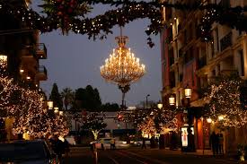 Only Pic That Is Not Mine But This Is What The Chandelier Looks Like Lit Up Beautiful The Americana At Brand In Glend Glendale La Trip Glendale California