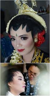 Sanggul tanpa sasak adalah sanggul yang memakai rambut sendiri (tidak menggunakan rambut palsu) dan tidak menggunakan teknik sasak di dalam proses pengerjaannya. Rias Pengantin Gaya Jogja Info Kece