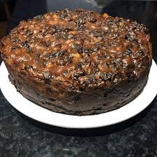 Suri cruise will have plenty of presents and cake at her 10th birthday, but she won't have her daddy, tom cruise. Revealed The Four Ingredient Slow Cooker Christmas Cake Recipe That Will Change Your Life Daily Mail Online