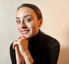 Claire Davison's Instagram, Twitter & Facebook