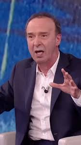 Il mondo lo facciamo noi. È scandaloso che ancora si dica che per avere la  pace bisogna preparare la guerra”.