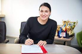Sieh dir an, was cristina neagu (caneagu0227) auf pinterest, der weltweit größten sammlung von ideen, entdeckt hat. Cristina Neagu To Stay At Csm Bucharest Until 2022 Handball Planet
