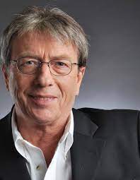 Zorán sztevanovity (born 4 march 1942) is a hungarian pop guitarist, singer and composer. Classify Singer Zoran Sztevanovity