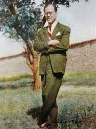 Cemil meriç, kendini, yazar ve hocayım.başlıca işim düşünmek ve düşündüklerimi cemiyete sunmaktırdiye tanımlayan özgün bir fikir adamıdır.1916 da hatay'da. Cemil Meric In Cenaze Namazi Tarihistan Org