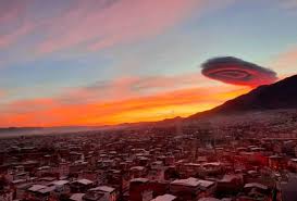Viral Penampakan Awan Mirip UFO di Langit Turki, Bikin Heboh Warga!