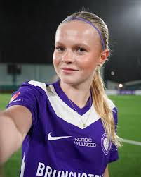 ⚜ Emilie Woldvik è viola! 💜