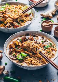 Soupe Thai Aux Nouilles Aux Arachides Ramen Vegetalien Bianca Zapatka Recettes En 2020 Ramen Vegetalien Recette Asiatique Recette De Diner