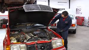 The service advisor communicates with customers to determine their vehicular problems and the repair timeline and provides the technicians with accurate repair descriptions about the customers' concerns. Opening A W124 Chassis Hood Up Into The Vertical Service Position Body And Exterior Trim Problem Mercedessource Com