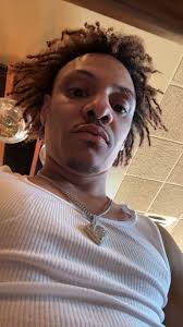 He is a scammer Facebook 11:45 11:45AM AM < 46% Denzel Bailey End-to-end  encrypted f Profile Mute Payments Customization Theme Quick reaction Aa  Nicknames > Word effects More actions