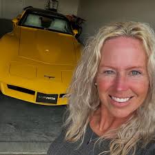 Apricity: the warmth of the sunshine in wintertime☀️ #corvette #love #doggo  #funday #bananarama