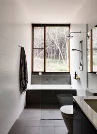 1001 Astuces Pour Amenager Une Petite Salle De Bain Avec Baignoire Amenager Petite Salle De Bain Salle De Bain Baignoire Salle De Bain Sans Fenetre