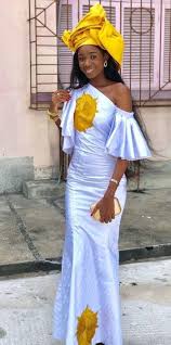 Comment porter joliment son bazin brodé pour la fête de. Epingle Par Kalema Sur Mode Mode Africaine Mode Africaine Robe Robe Africaine Couture