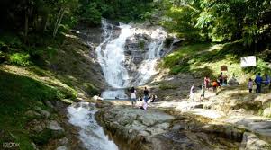 To the north, its boundary touches that of kelantan; Wisata Sehari Dataran Tinggi Cameron