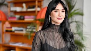 She is so creative and her paintings on her bags. Heart Evangelista Denies She Got Pregnant In Her 20s
