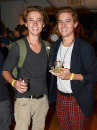 Cole began his acting career alongside his identical twin brother at the tender age of six months. Nach Ihrem Letzten Film Zack Amp Cody Der Film Im Jahr 2011 Wurde Es Um Die Zwillingsbruder Dylan Und Cole Spro Cole Sprouse Dylan And Cole Dylan Sprouse