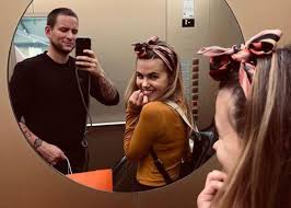 Once more details are available on who she is dating, we will update this section. Jon A Harmadik Baba Istenes Bence Sejtelmes Fotot Posztolt Szmo Hu