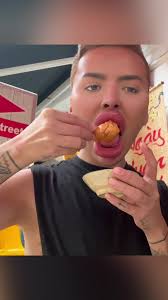 Trying #frog legs⁉️ New #Singapore vlog