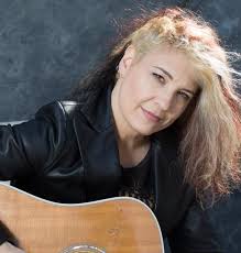 An Impressive Music Career By Doing What She Loves with Janet Robin + LIVE  PERFORMANCE