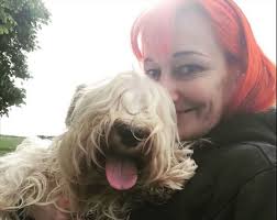 Une étude américaine a montré qu'un homme avec un chien avait plus de. Insolite Une Irlandaise Fete Huit Annees De Mariage Avec Son Chien Vsd