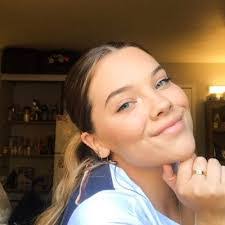 Alexandra Roper's Instagram, Twitter & Facebook