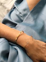 Trinity ring, kleines modell, aus 18 karat weißgold und schwarzer keramik mit 100 diamanten im brillantschliff von insgesamt 0. Soll Ich In Ein Schmuckstuck Von Cartier Investieren