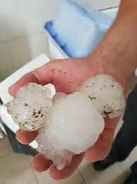 Unwetter mit heftigem hagel trifft bergamo. Unwetterzentrale On Twitter Grosser Hagel Vorgestern In Italien Bei Uns In Deutschland Heute Nachmittag Im Suden Und Sudwesten Kraftige Gewitter Mit Starkregen Kleiner Bis Mittlerer Hagel Und Sturmboen Moglich Warnungen Unter Https T Co