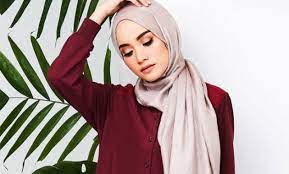 Ada banyak ragam warna yang bisa disesuaikan dengan warna kulitmu. 10 Gambar Baju Merah Marun Cocok Dengan Jilbab Warna Apa Jejakpiknik Com