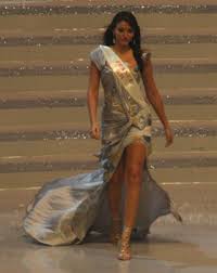 Ce dernier leur propose par exemple de participer à des soirées et autres galas. Miss France 2007 Wikipedia