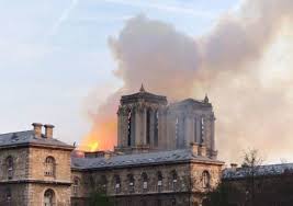 La 15 aprilie 2019, pe când se afla în restaurare, celebra catedrală gotică. Incediu De La Catedrala Notre Dame Din Paris