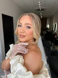 Attention Amateur models or anyone wanting to get into modelling!! *Ideally  looking for above 5'6 and sizes 12/14 due to the specific themed gowns*  wanting to get involved in a Bridgerton inspired