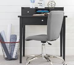 These six small foldable desks that are both space efficient and more efficient for your work ethic. 27 Best Desks For Small Living Spaces Homes 2021