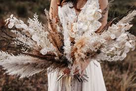 Runo Blumen Dortmund Hochzeitsfloristik Brautstrauss Boho Trends Und Ideas Fur 2020 Wild Flowers Hochzeit Inspiration R In 2020 Brautstrauss Boho Trockenblumen Blumen