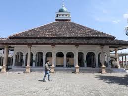 Menista ajaran islam, fraksi pks minta aparat. Drr3mby2hlv7jm
