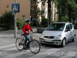 Radfahrer Sollten Am Zebrastreifen Absteigen