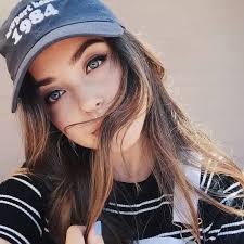 Just don hat designer don c revitalized the snapback when everybody was wearing fitted hats. Wearing Snapbacks Backwards On Stylevore