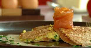 Recette De Quesadillas Aux Oeufs Et Saumon Fume Zeste Recipe Food Brunch Cooking