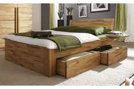 Seien es betten im rustikalen design oder mit minimalistischer gebeiztes eichenholz passt super zu einem hellen holz, wie zum beispiel kiefer. Betten Aus Eiche Oder Wildeiche