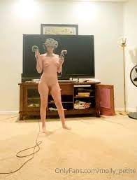 Sexy Slim Amateur Babe Caught Playing VR Games Fully Naked Video at Porn Lib