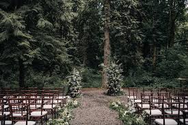 Dramatic Forest Wedding In Oregon Louise Cameron Snippet Ink Forest Wedding Ceremony Wedding Venues Oregon Forest Wedding