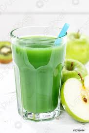 Il succo di frutta alla mela verde yoga è apprezzato per il suo gusto caratteristico e per la sua versatilità, perché buono anche come ingrediente di cocktail e aperitivi. Verde Frullato Succo Di Mela Kiwi Spinaci Vetro Ritratto Formato Foto D Archivio Crushpixel
